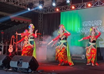 Tari ‘Sekar Jayandaru’ Pukau Ribuan Penonton Dreifest 2023 SMAN 3 Sidoarjo