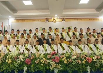 Luar Biasa, 17 dari 37 Wisudawan Pesantren Refah Islami Gresik Hafal 30 Juz Al Quran