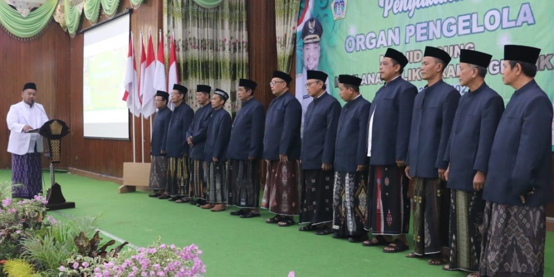 Kukuhkan Pengelola Masjid Agung, Bupati Gresik Tekankan Kenyamanan Jamaah