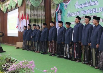 Kukuhkan Pengelola Masjid Agung, Bupati Gresik Tekankan Kenyamanan Jamaah