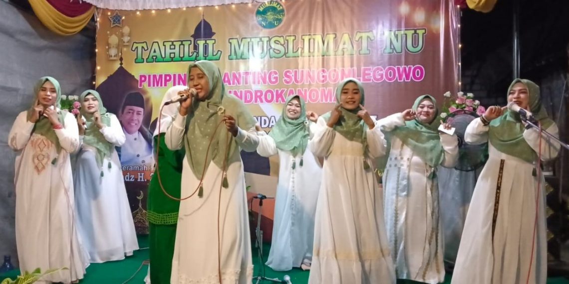 Qasidah Emak-emak Juanda Hibur Halbil Muslimat Sungonlegowo dan Indro Kanoman