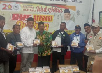 Qurban 25 Ekor Sapi, Bambang Haryo Bagikan Daging Qurban ke Petani, Nelayan hingga Ojol