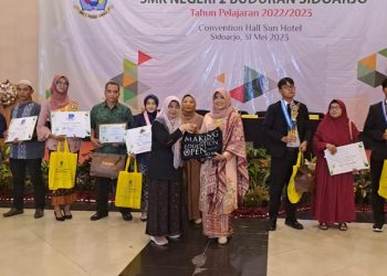 Wisuda Siswa SMKN 2 Buduran Ramai Penghargaan dan Beasiswa