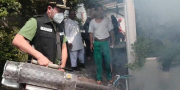 Wabup Sidoarjo Subandi Turun Tangan Fogging Desa Pabean