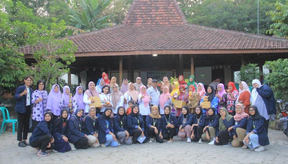 Tingkatkan Kreativitas Warga Tawanganom, Mahasiswa KKN-T Magetan 36 Unesa Gelar Lomba Pemanfaatan TOGA