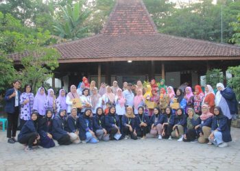 Tingkatkan Kreativitas Warga Tawanganom, Mahasiswa KKN-T Magetan 36 Unesa Gelar Lomba Pemanfaatan TOGA