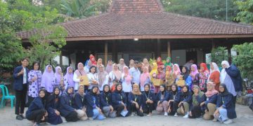 Tingkatkan Kreativitas Warga Tawanganom, Mahasiswa KKN-T Magetan 36 Unesa Gelar Lomba Pemanfaatan TOGA