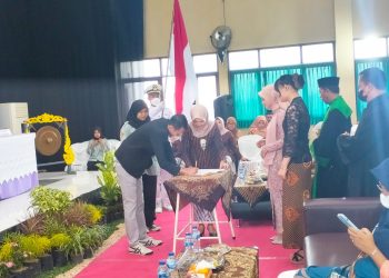 Sebelum Terjun ke Dunia Kerja, Lulusan SMK Mitra Sehat Mandiri Sidoarjo Diambil Sumpah d isumpah