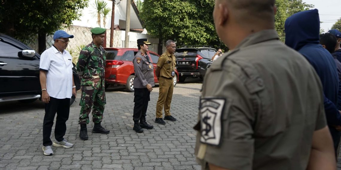 Wawali Kawal Esekusi Tanah di jalan Taman Panjang Jiwo Permai