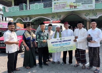 Mantan Wartawan Surabaya Post Sumbang Mobil Ambulance ke Masjid SSNR Sidoarjo