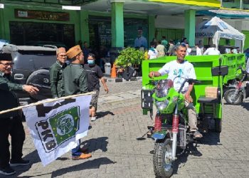 DPC PKB Sidoarjo Beri Bantuan 30 Unit Kendaraan Pengangkut Sampah Secara Gratis