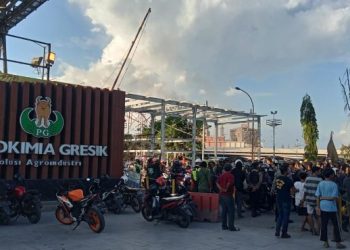 Petrokimia Gresik Digoyang Demo Warga Tlogopojok yang Tuntut Pekerjaan