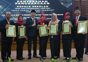 6 Kepala SMA/SMK Negeri Sidoarjo Raih Penghargaan Karya Inovasi Terbaik