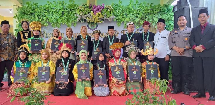 Kali Pertama, SD Islam Nurul Hikam Sidoarjo Wisuda Purnasiswa dan Tahfidz