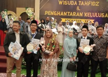 Lulusan SMP Al Falah Sidoarjo Harus Tetap Menjaga Akhlak Mulia