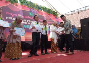 Tumbuhkan Jiwa Enterpreneur Siswa, SDN Dukuhsari 2 Gelar Bazar dan Pentas Seni