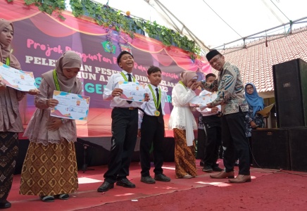 Tumbuhkan Jiwa Enterpreneur Siswa, SDN Dukuhsari 2 Gelar Bazar dan Pentas Seni