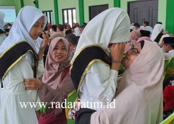Tangis Haru Mewarnai Wisuda Al Qur’an SD IT Nurul Fikri Sidoarjo