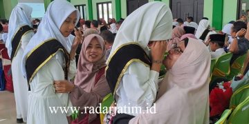 Tangis Haru Mewarnai Wisuda Al Qur’an SD IT Nurul Fikri Sidoarjo