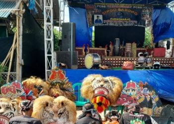 Lestarikan Budaya, Ketua LSM Formasi Gelar Atraksi Singo Barong di Ultah Cucunya