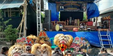Lestarikan Budaya, Ketua LSM Formasi Gelar Atraksi Singo Barong di Ultah Cucunya