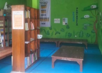 Mahasiswa KKN-T 11 Unesa Berjibaku Sulap Gudang Jadi Perpustakaan