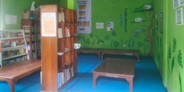 Mahasiswa KKN-T 11 Unesa Berjibaku Sulap Gudang Jadi Perpustakaan