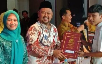 Wisuda Lulusan Program Jaketku, Gresik Inginkan Bebas dari Anak Putus Sekolah