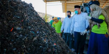 Dengan Mesin RDF, Gresik ‘Sulap’ Sampah Plastik Jadi Briket