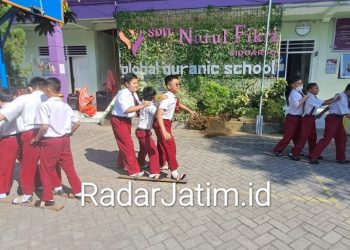 Mainan Tradisional Sambut Kehadiran Siswa Baru SD Nufi Sidoarjo
