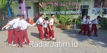 Mainan Tradisional Sambut Kehadiran Siswa Baru SD Nufi Sidoarjo