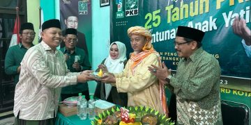 Cak Rochim dan DPC PKB Surabaya Rayakan Harlah ke-25 Bersama Anak Yatim