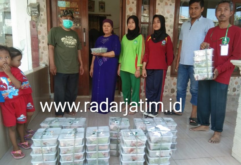 YPM Sepanjang  Bagikan 1.850  Box Daging Qurban ke Masyarakat