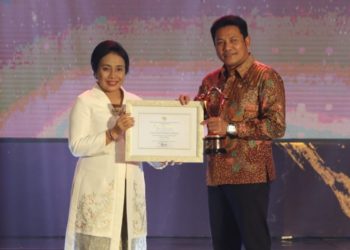 Wakil Bupati Subandi Menerima  Penghargaan  Kota Layak Anak