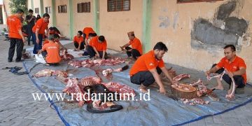 Ribuan Siswa SMK YPM 8 Sidoarjo Qurban 2 Ekor Sapi Secara Mandiri