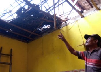 Rumah Janda Miskin di Kebaron Ambruk Diterjang Hujan, Pemerintah ke Mana?