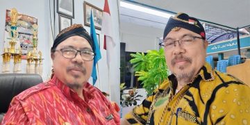 Dr. H. Panoyo M.Pd Lestarikan Pakaian Adat Jawa, Koleksi 250 Blangkon