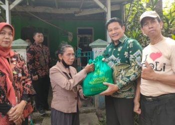 Respon Laporan Kades Wage, Wabup Subandi Renovasi Rumah Nenek Usia 60 Tahun