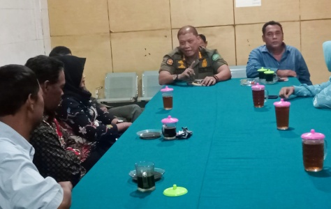 Belasan Pedagang Tagih Janji Penertiban Sisi Timur Pasar Larangan, Satpol PP : Tunggu Tanggal Mainnya