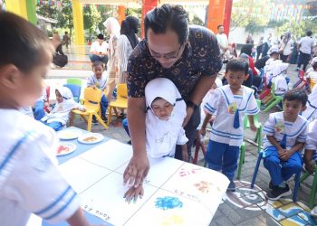 MPLS KB-TK Al Muslim Ada Cap 5 Jari Simbolis Komiten Dukungan Orang Tua