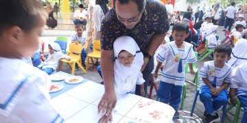 MPLS KB-TK Al Muslim Ada Cap 5 Jari Simbolis Komiten Dukungan Orang Tua