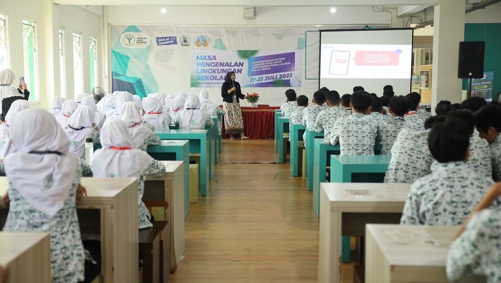 Tanamkan Berosmed Bijak SMA Al Muslim Hadirkan Kominfo Jatim