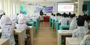 Tanamkan Berosmed Bijak SMA Al Muslim Hadirkan Kominfo Jatim
