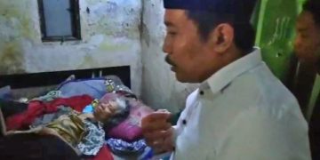 Sakit Tahunan, Legislator Asal Tulangan Bantu Nenek Miskin Berobat ke Rumah Sakit