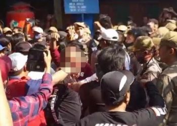 Ricuh, Pedagang Sisi Timur Pasar Larangan Menolak Ditertibkan