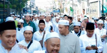 Di Gresik, Belasan Ribu Jamaah Banjiri Puncak Haul ke-68 Habib Abu Bakar bin Muhammad Assegaf