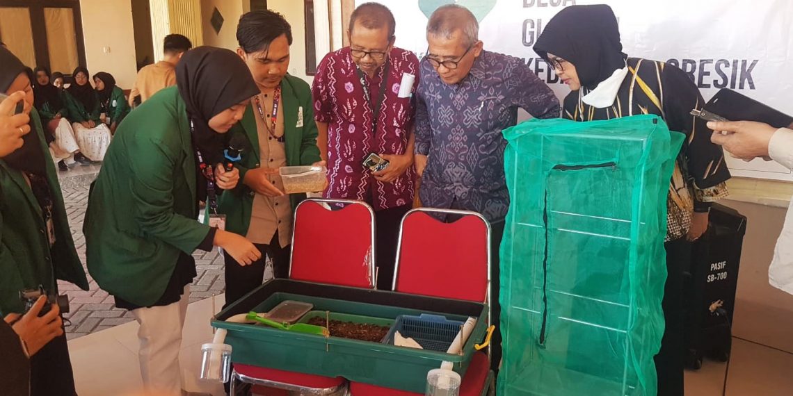 Mahasiswa KKN Unusa Ajarkan Budi Daya Maggot