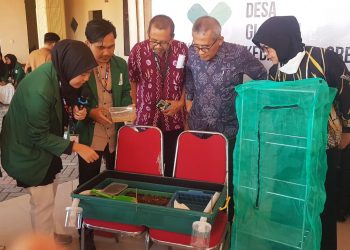Mahasiswa KKN Unusa Ajarkan Budi Daya Maggot