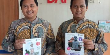 Dua Guru SMP Dafi Lahirkan Buku Kearifan Lokal Pertama di Indonesia