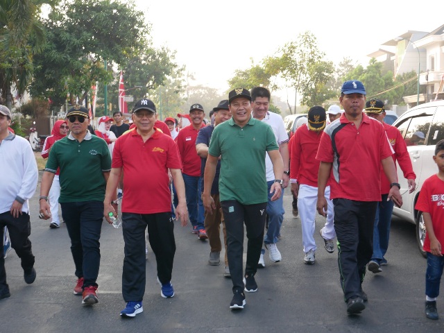 Wabup Sidoarjo Subandi Jalan Sehat Bersama-sama Warga Delta Sari